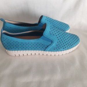 Easy Street Blue Slip on Loafers Sneakers - Size 9.5 WIDE - NEW